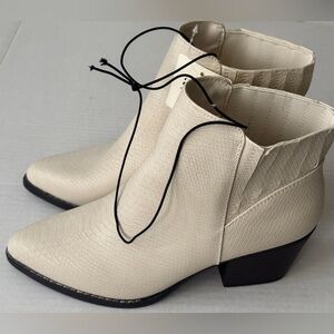 A.N.A. Delco Cream Anaconda Faux Leather Ankle Boots Booties Women's Size 9M NWT
